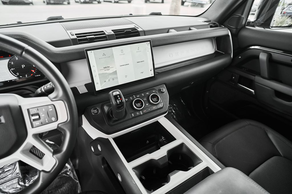 2025 Land Rover Defender S - Photo 28