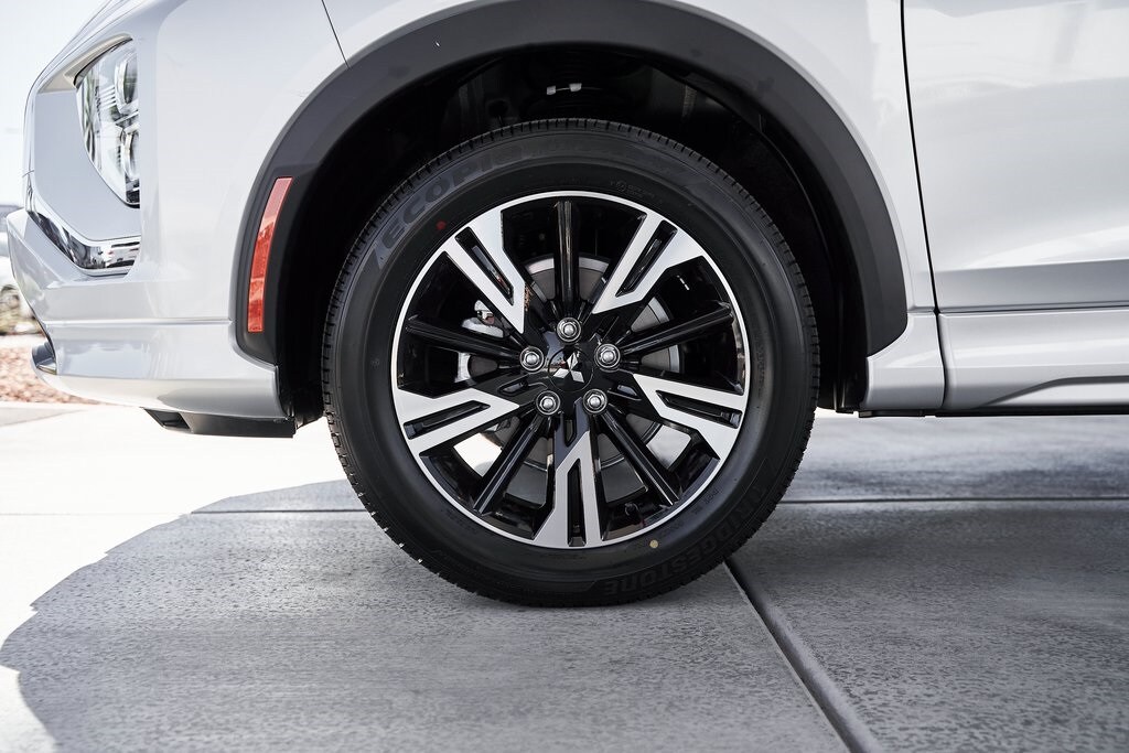 2026 Mitsubishi Eclipse Cross SEL photo 2