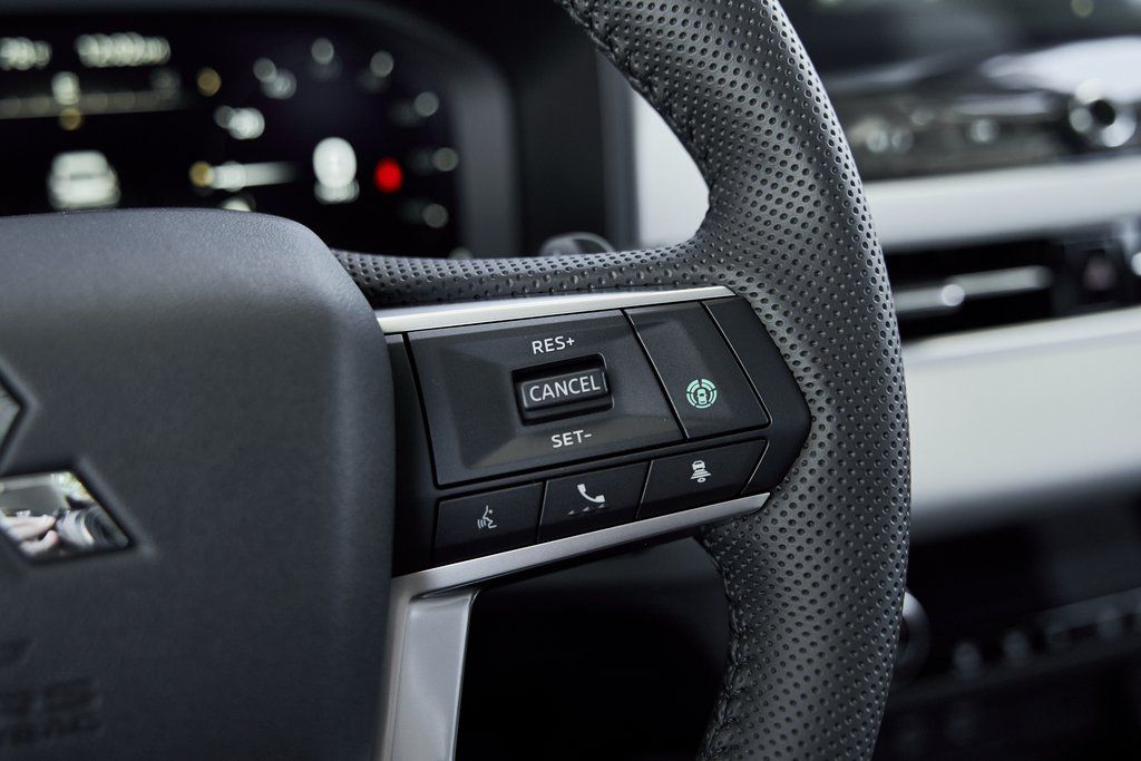 2025 Mitsubishi Outlander SE - Photo 38