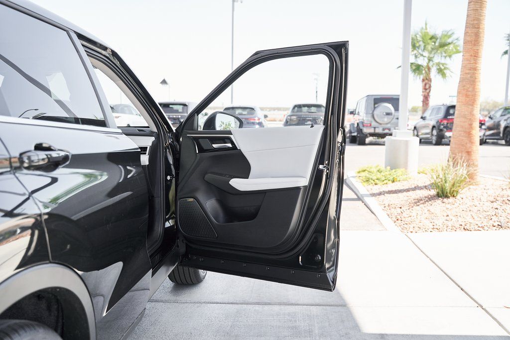 2025 Mitsubishi Outlander SE - Photo 11