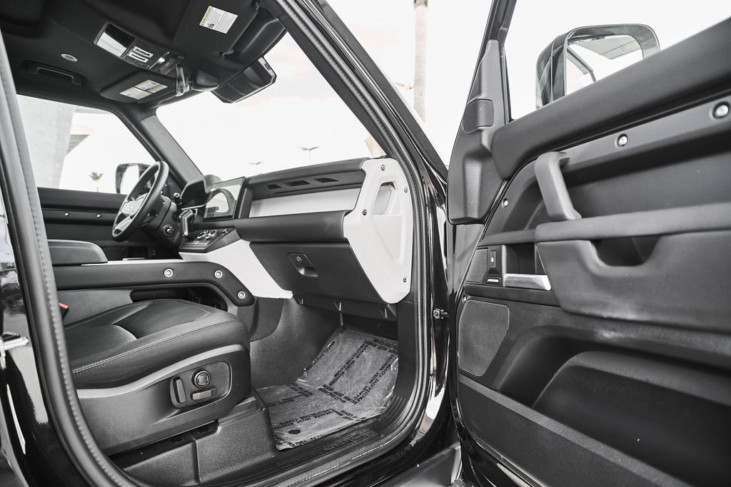 2025 Land Rover Defender S - Photo 12