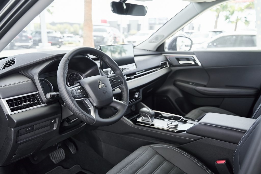 New 2025 Mitsubishi Outlander SE SUV