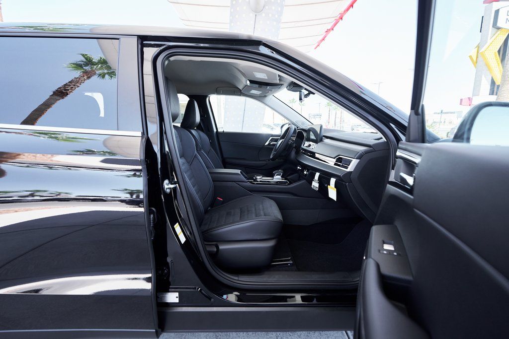2025 Mitsubishi Outlander SE - Photo 12
