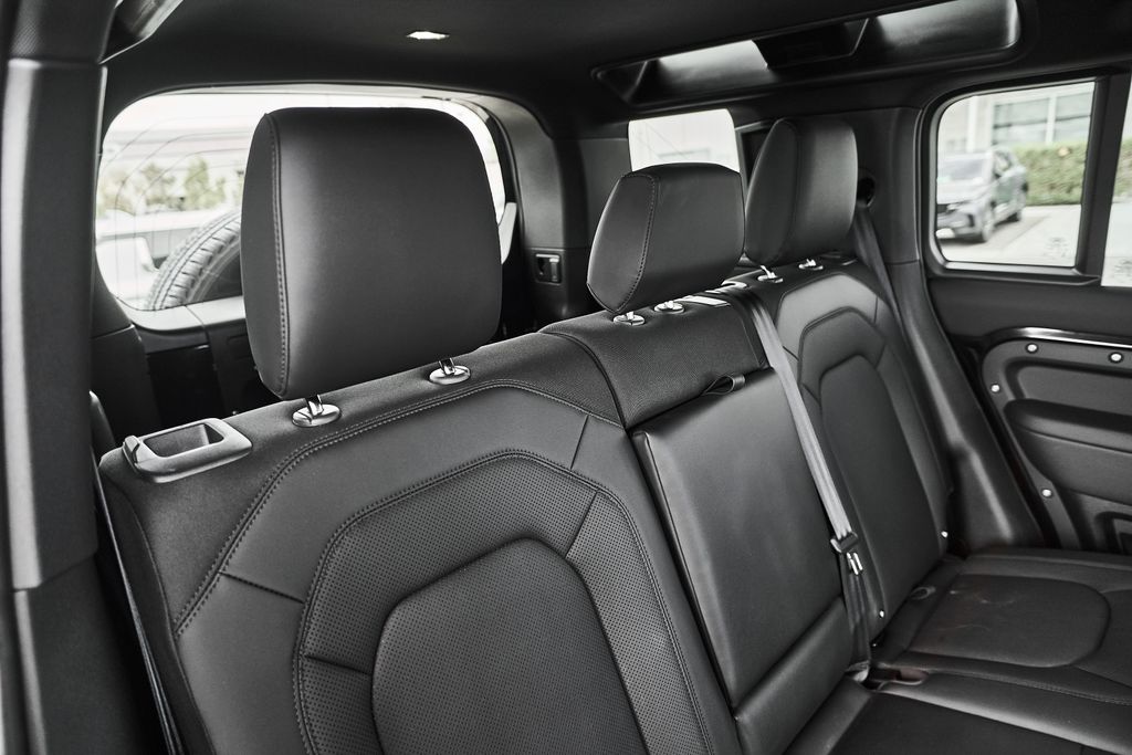 2025 Land Rover Defender S - Photo 40
