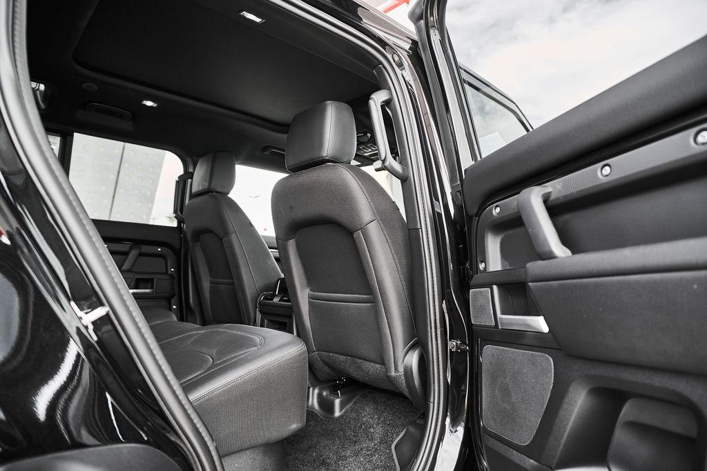 2025 Land Rover Defender S - Photo 14