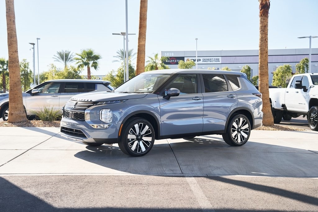 New 2025 Mitsubishi Outlander SE SUV