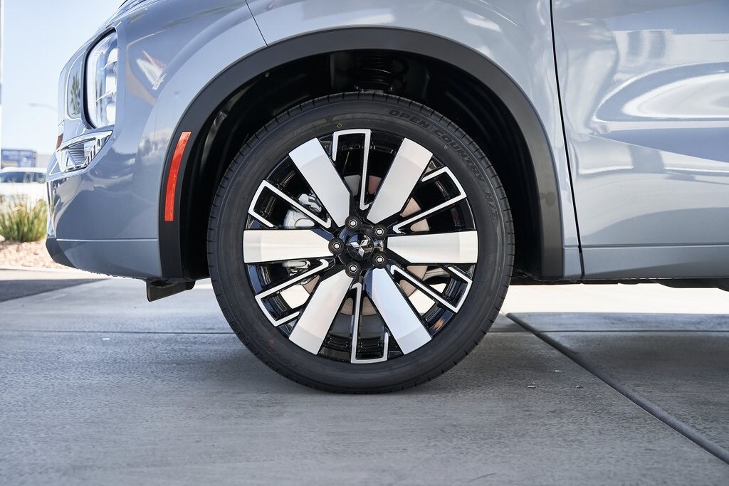 2025 Mitsubishi Outlander SEL photo 2