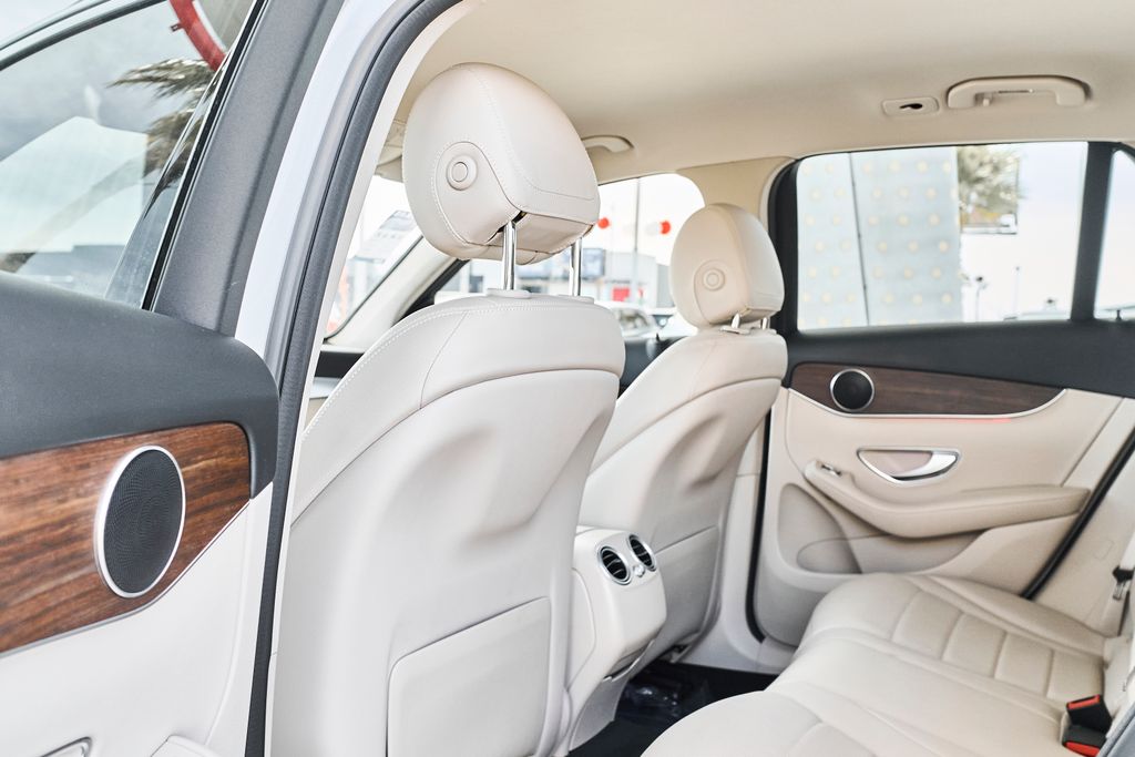 2022 Mercedes-Benz GLC GLC300 - Photo 16