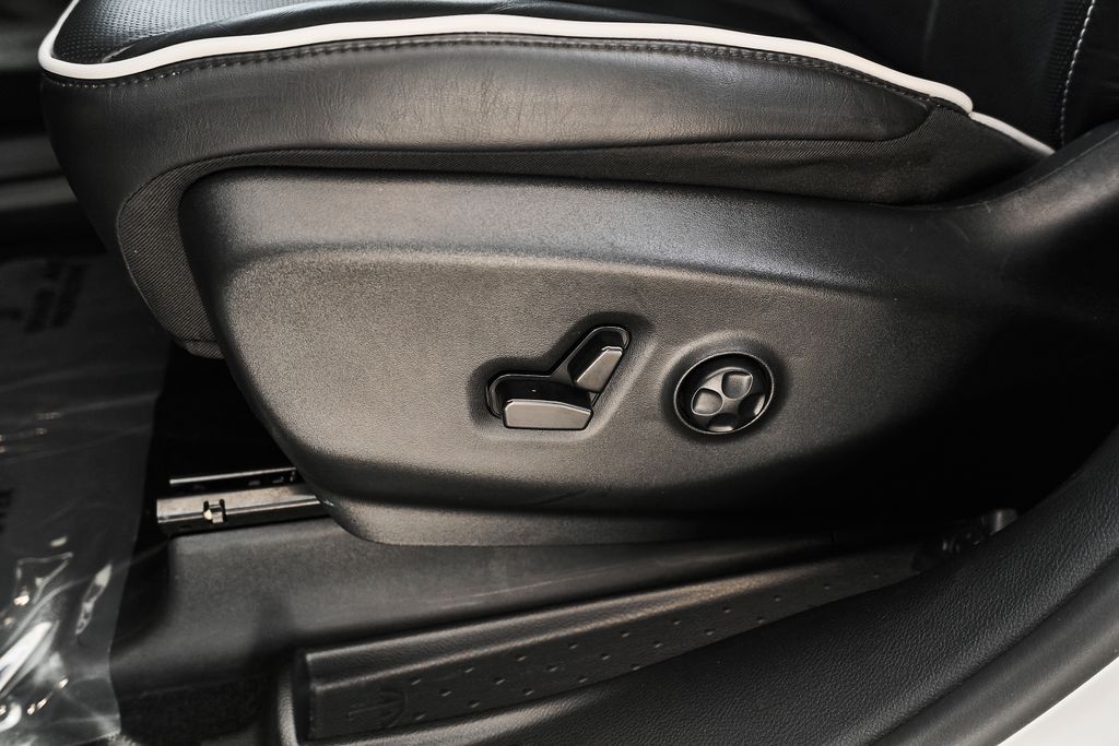 2025 Chrysler Pacifica Limited - Photo 15