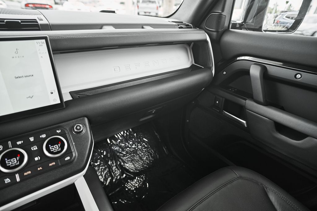 2025 Land Rover Defender S - Photo 35