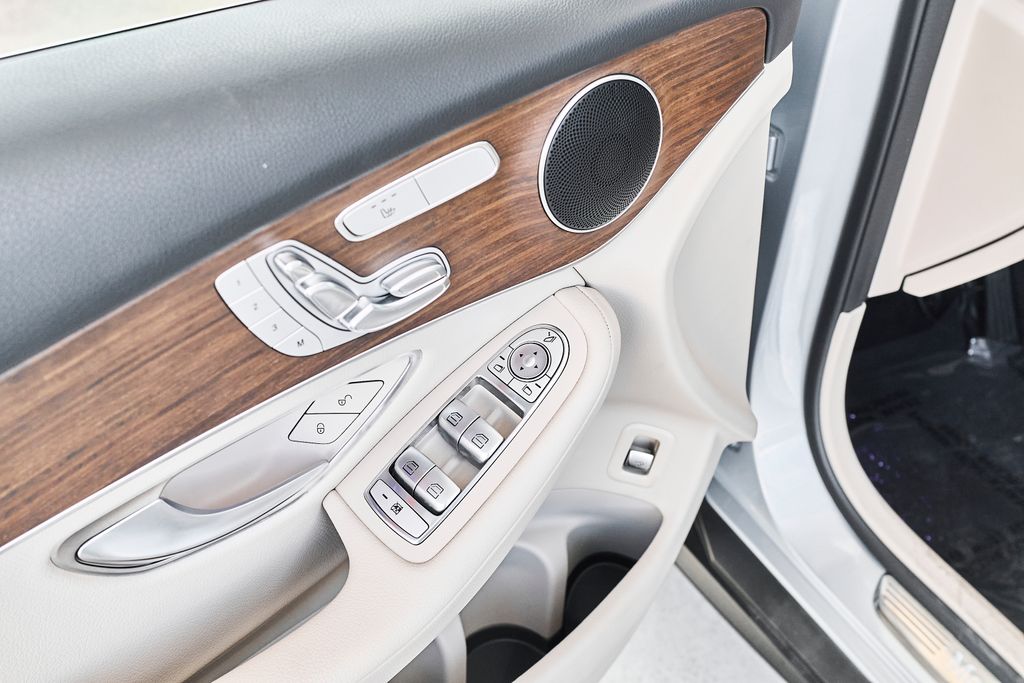 2022 Mercedes-Benz GLC GLC300 - Photo 19