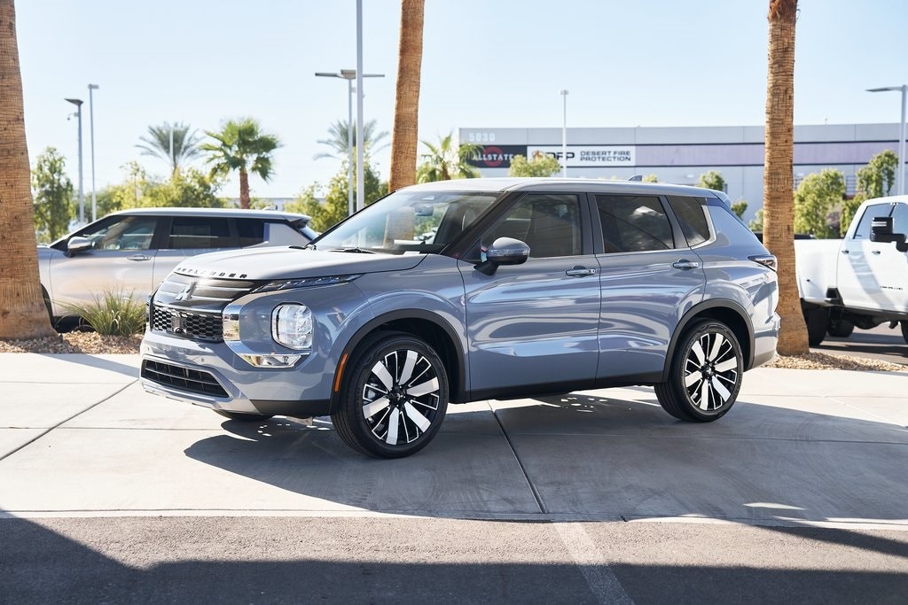New 2025 Mitsubishi Outlander SE SUV