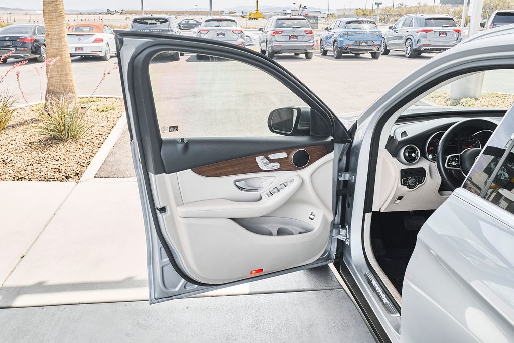 2022 Mercedes-Benz GLC GLC300 - Photo 17