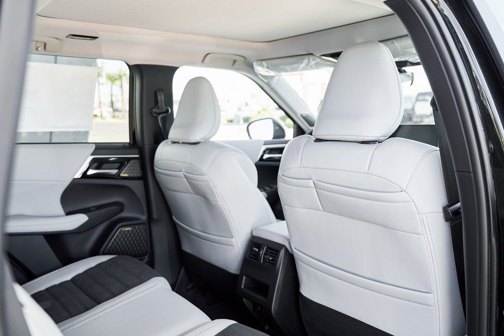 2025 Mitsubishi Outlander SE - Photo 25