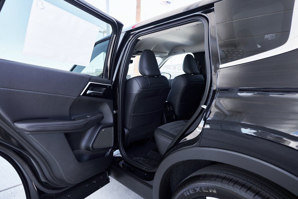 2025 Mitsubishi Outlander SE - Photo 16