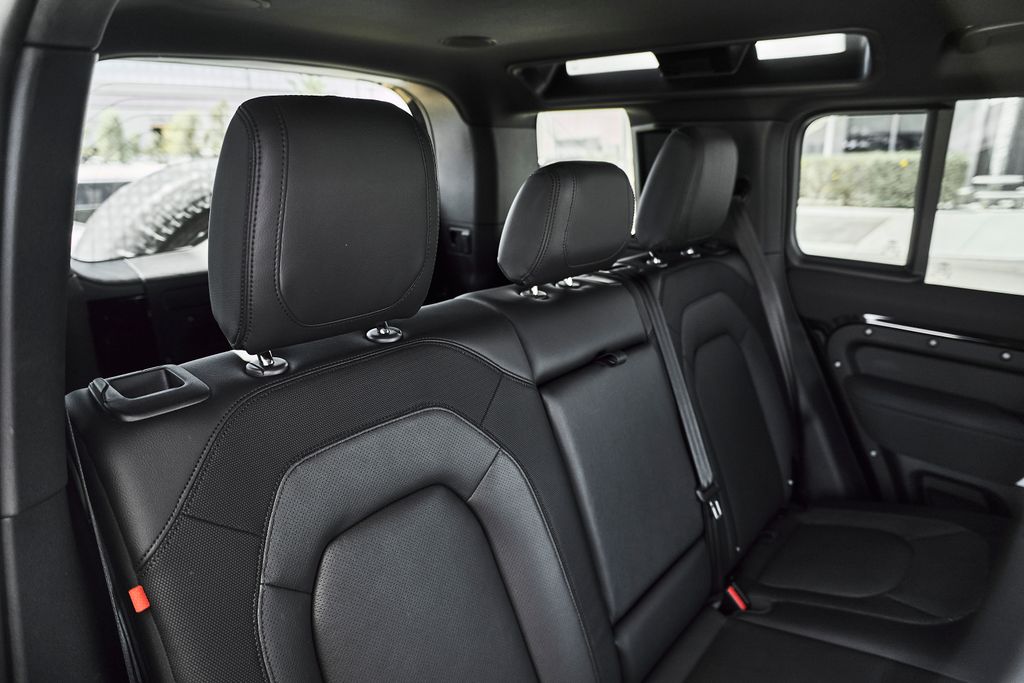 2023 Land Rover Defender X-Dynamic SE - Photo 37