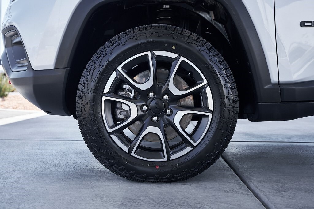2024 Jeep Compass Trailhawk photo 3