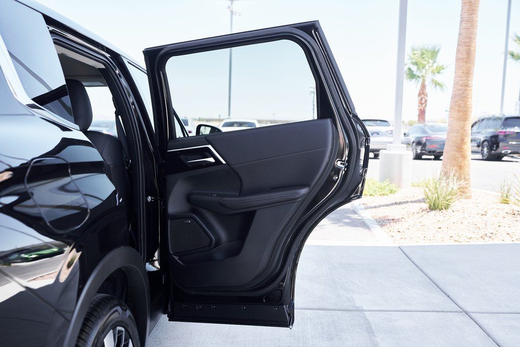 2025 Mitsubishi Outlander SE - Photo 13