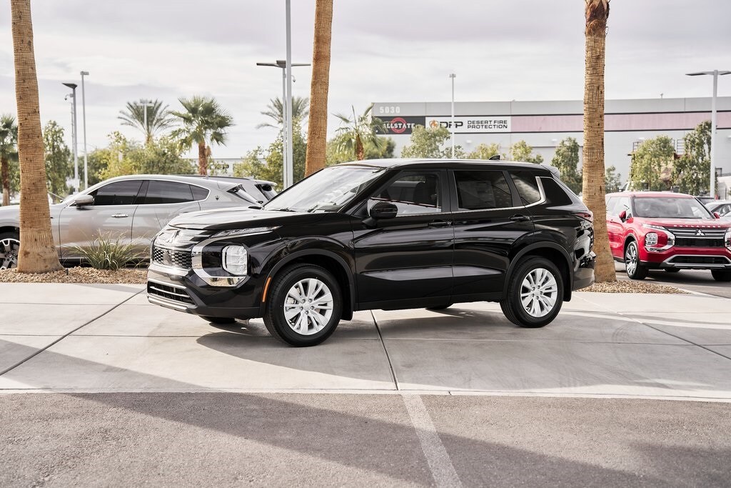 2025 Mitsubishi Outlander ES photo 2