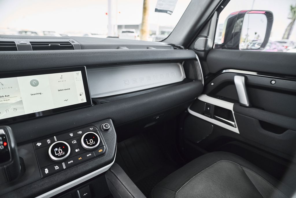 2023 Land Rover Defender X-Dynamic SE - Photo 31