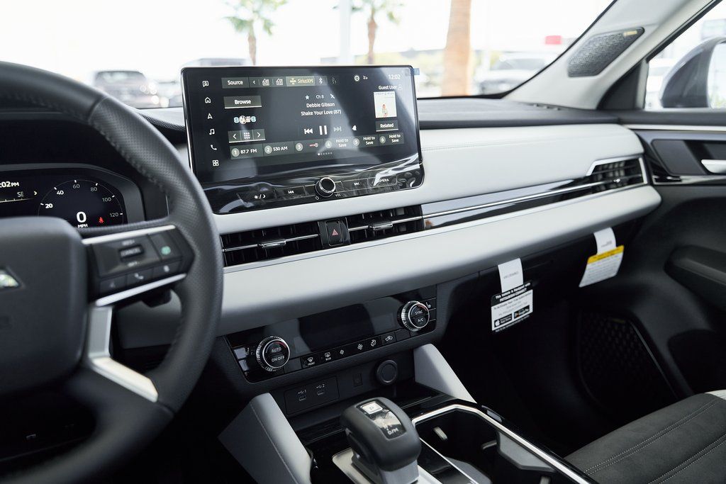 2025 Mitsubishi Outlander SE - Photo 42