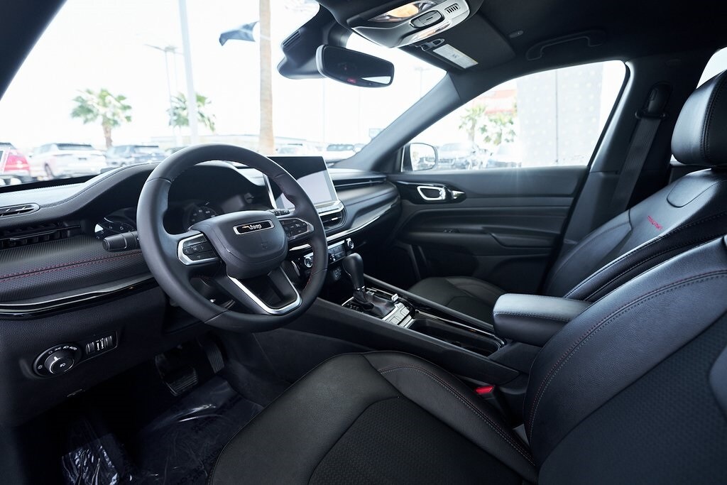 2024 Jeep Compass Trailhawk photo 2