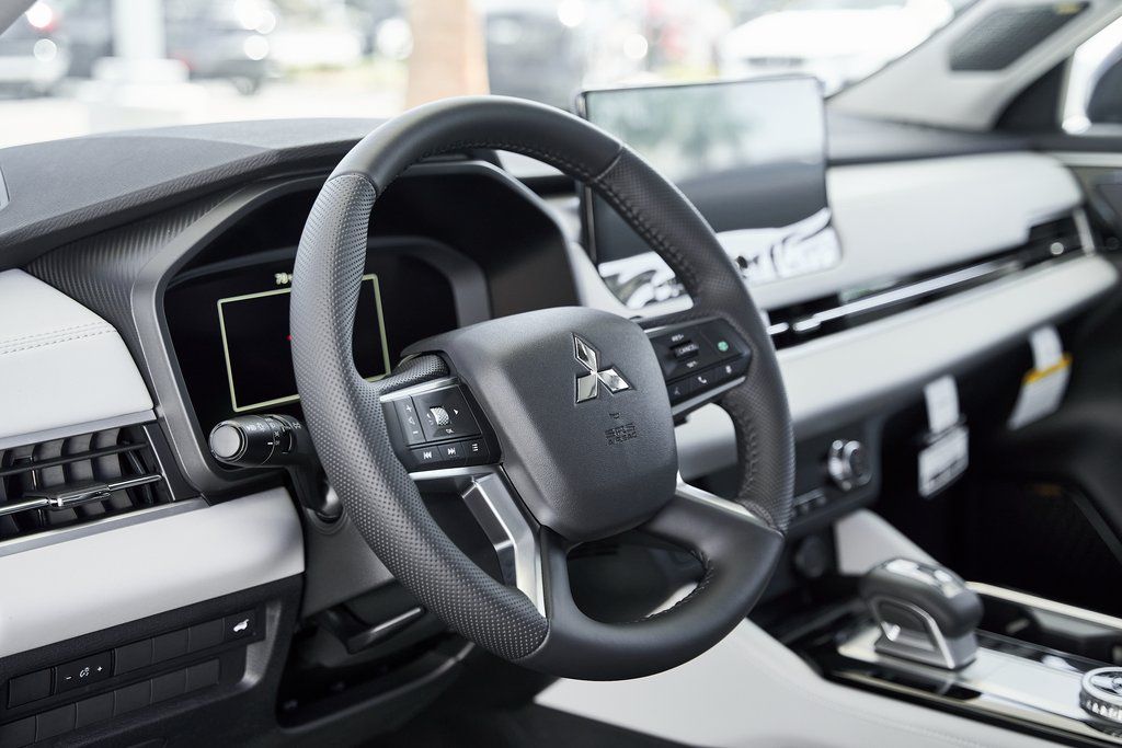 2025 Mitsubishi Outlander SE - Photo 22