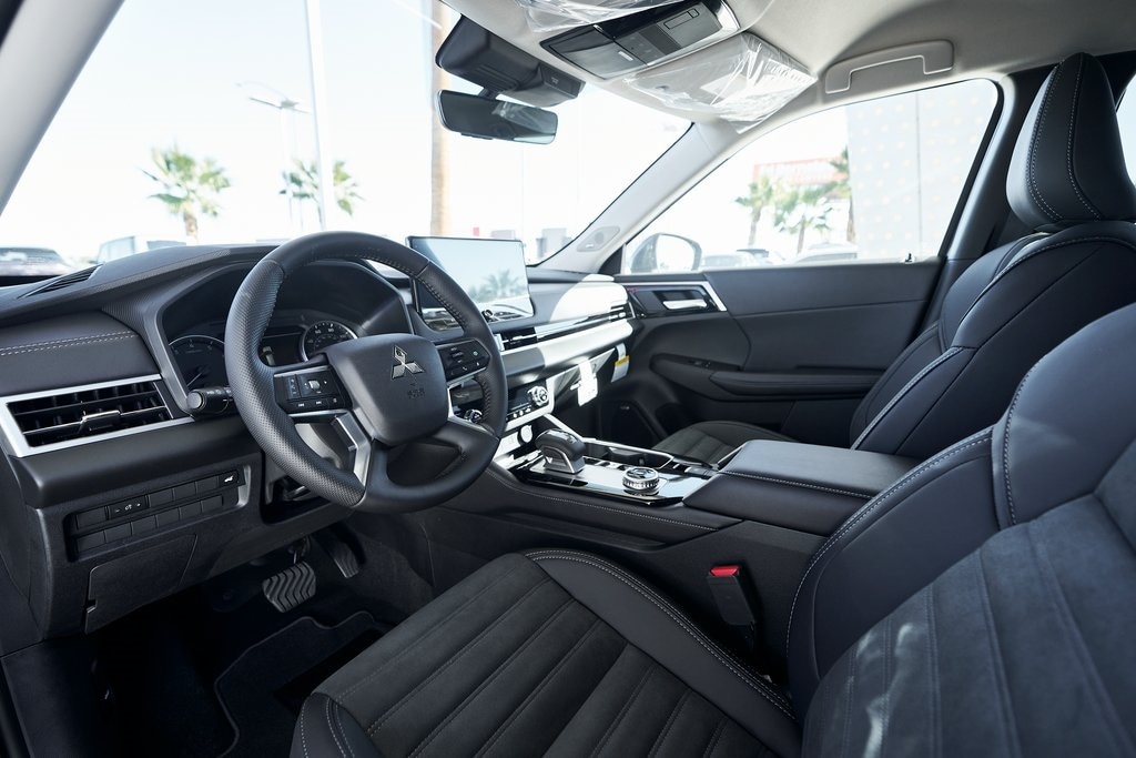 New 2025 Mitsubishi Outlander SE SUV