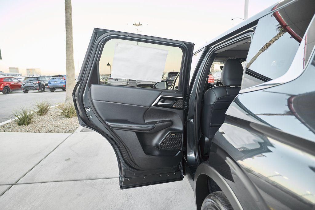 2026 Mitsubishi Outlander SE - Photo 16