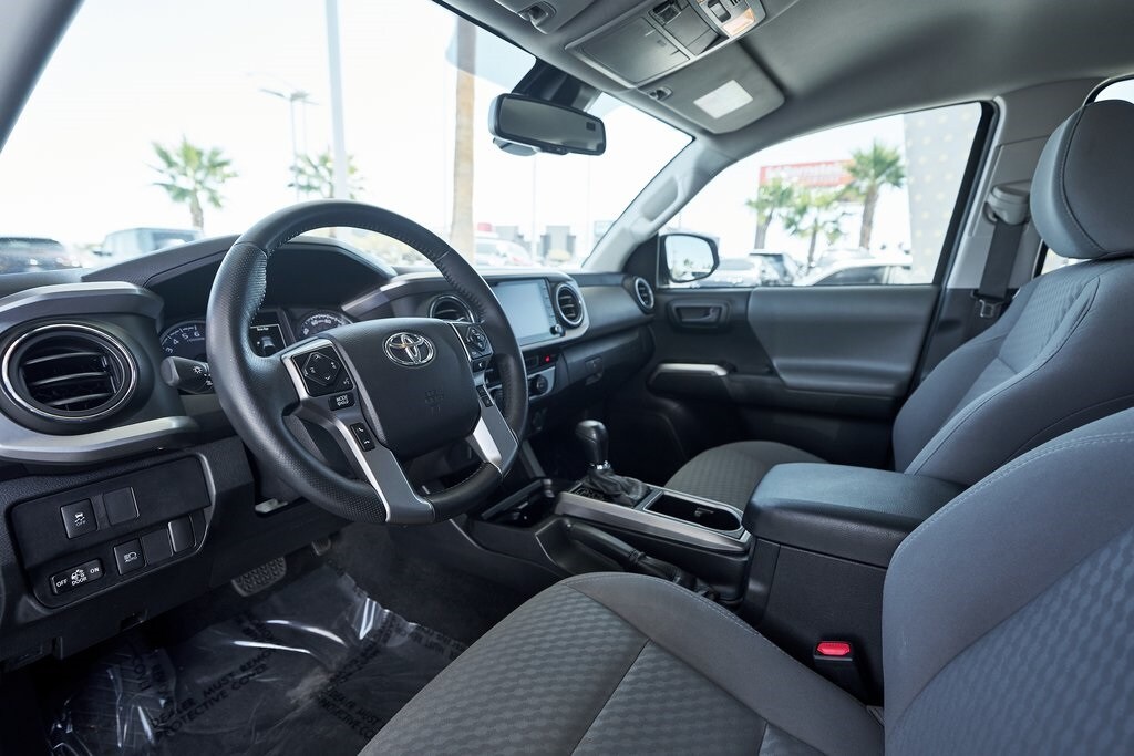 2021 Toyota Tacoma SR5 V6 photo 2