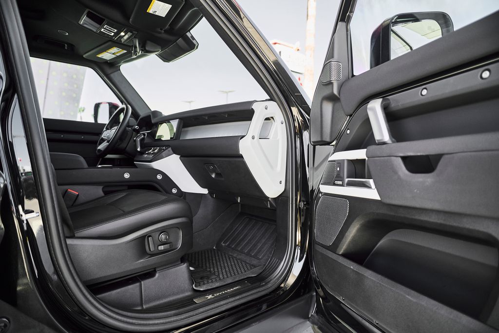 2023 Land Rover Defender X-Dynamic SE - Photo 12