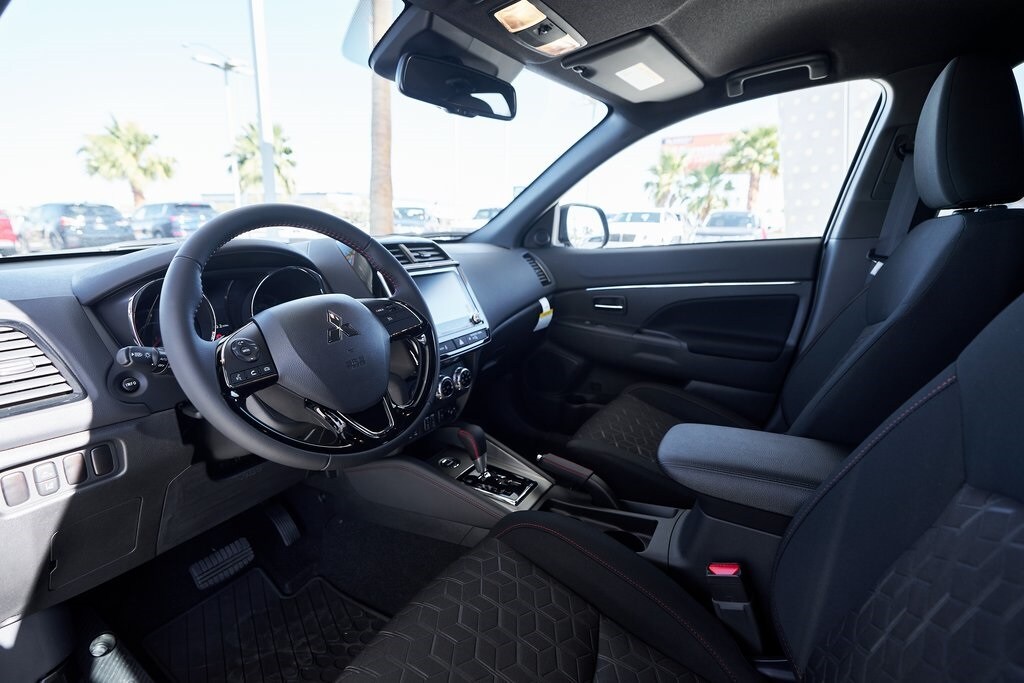 2025 Mitsubishi Outlander Sport ES SE LE photo 2