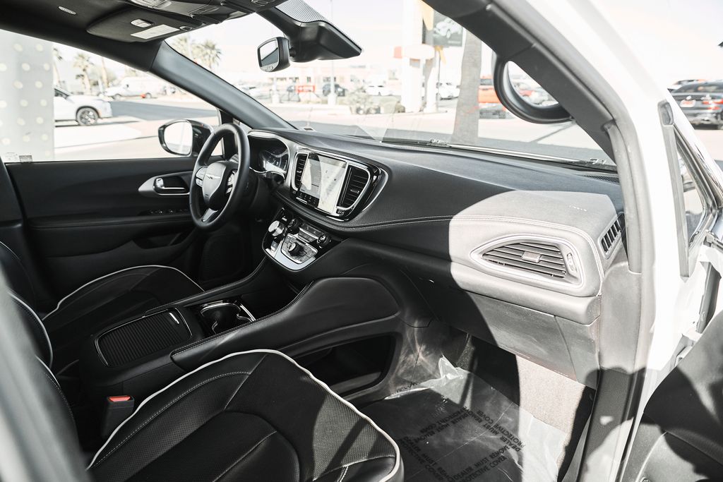 2025 Chrysler Pacifica Limited - Photo 18