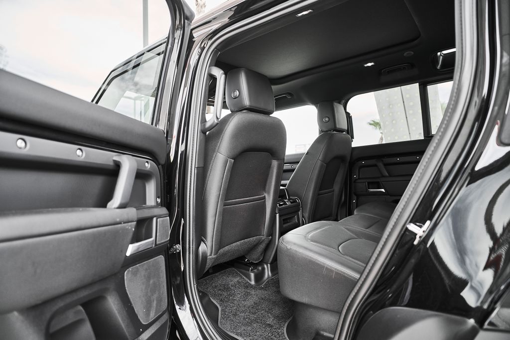 2025 Land Rover Defender S - Photo 16