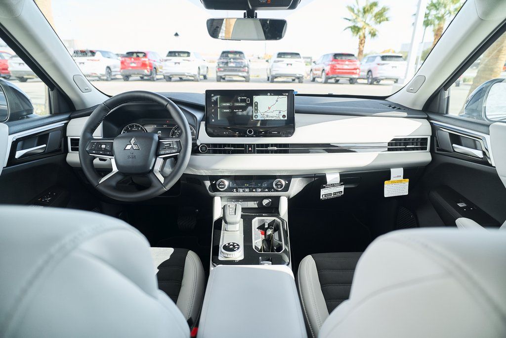 2026 Mitsubishi Outlander SE - Photo 28