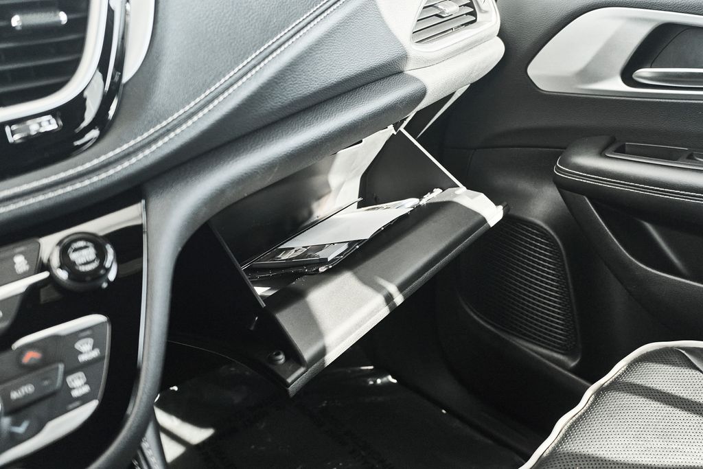 2025 Chrysler Pacifica Limited - Photo 40