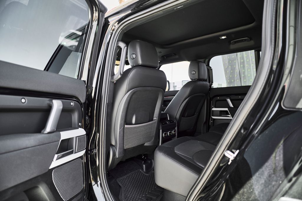 2023 Land Rover Defender X-Dynamic SE - Photo 16