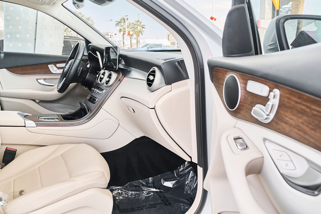 2022 Mercedes-Benz GLC GLC300 - Photo 12