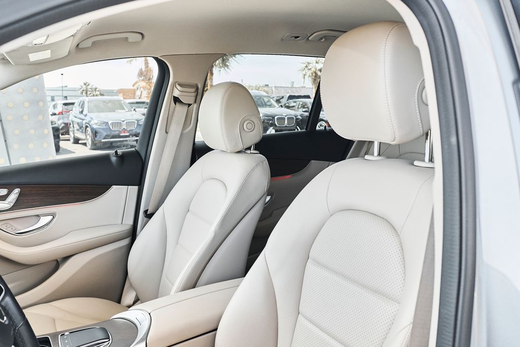 2022 Mercedes-Benz GLC GLC300 - Photo 37