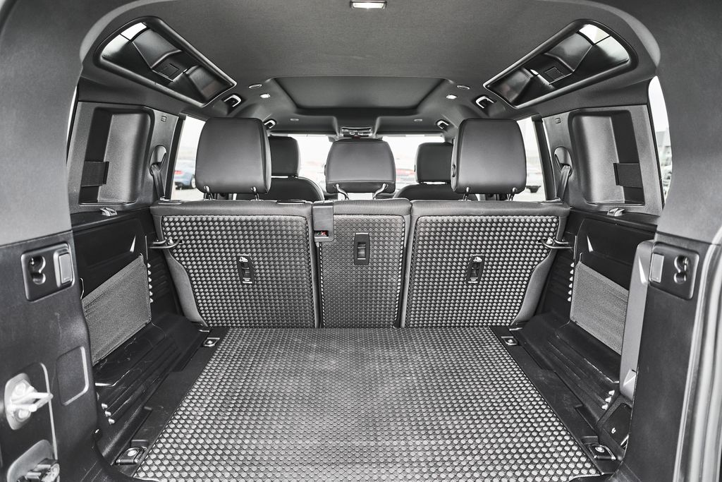 2025 Land Rover Defender S - Photo 9