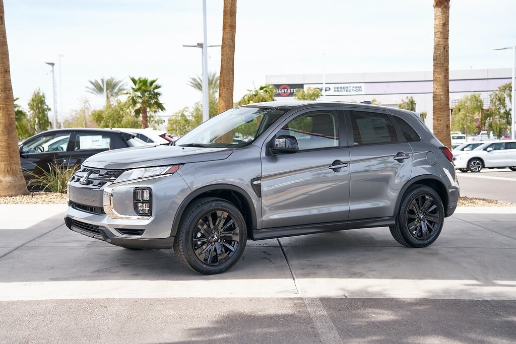 2025 Mitsubishi Outlander Sport LE photo 4