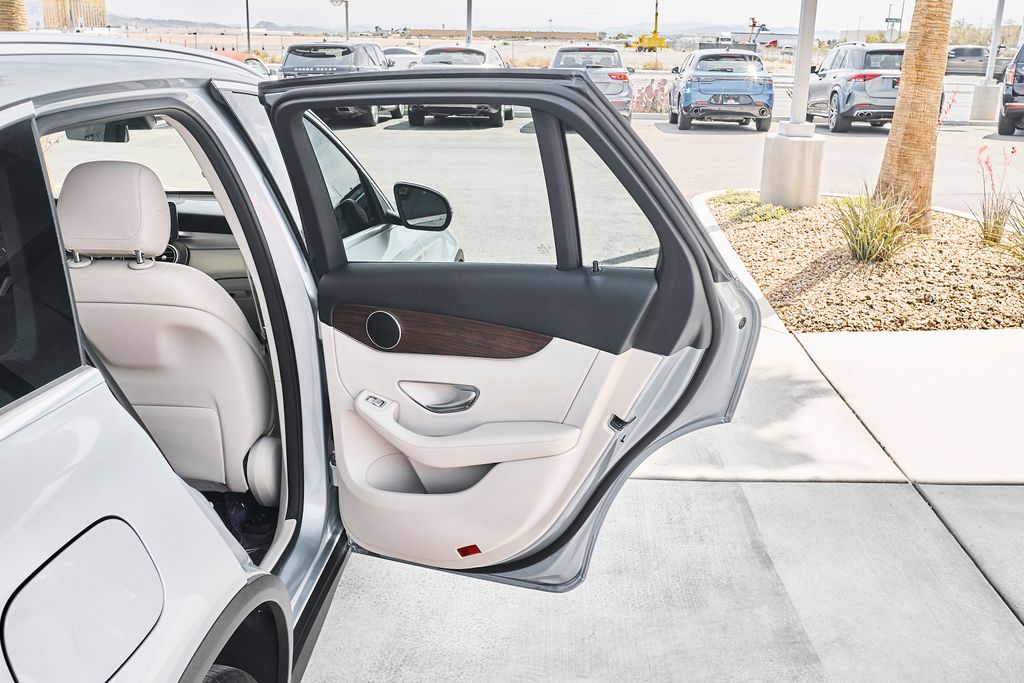 2022 Mercedes-Benz GLC GLC300 - Photo 13
