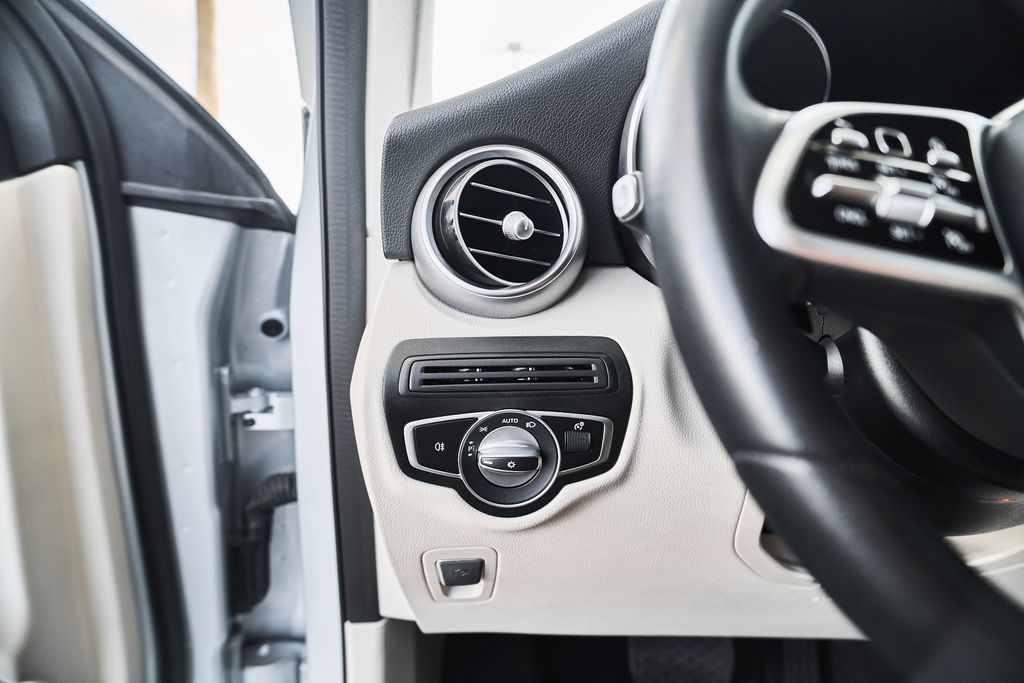 2022 Mercedes-Benz GLC GLC300 - Photo 25