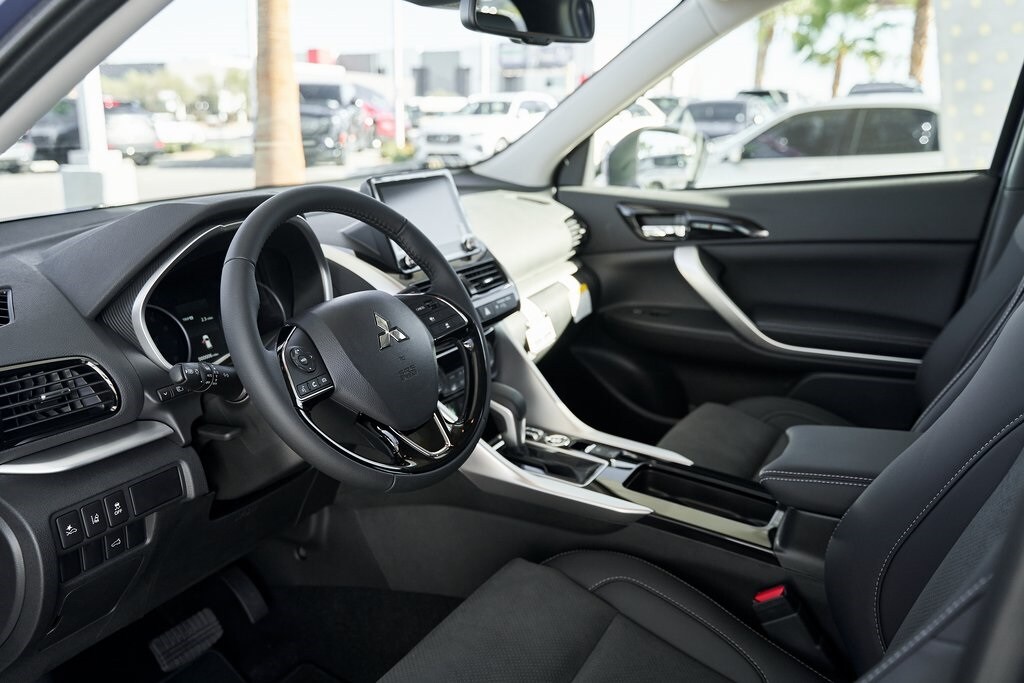 2026 Mitsubishi Eclipse Cross SE photo 2