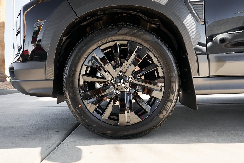 2025 Mitsubishi Outlander Sport ES SE LE photo 3