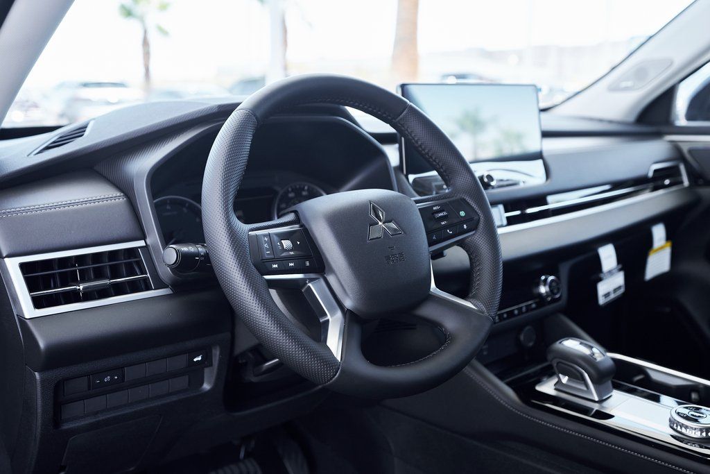 2025 Mitsubishi Outlander SE - Photo 22