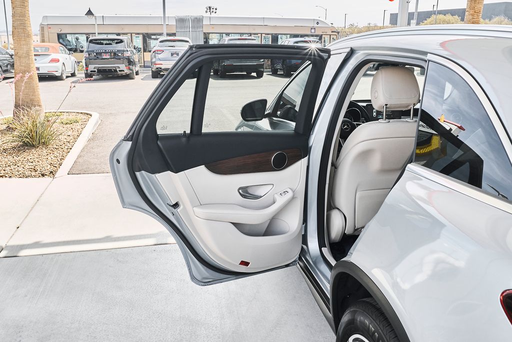 2022 Mercedes-Benz GLC GLC300 - Photo 15