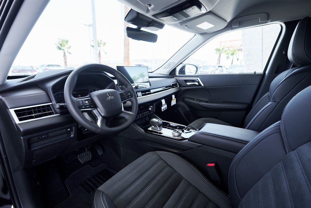 New 2025 Mitsubishi Outlander SE SUV