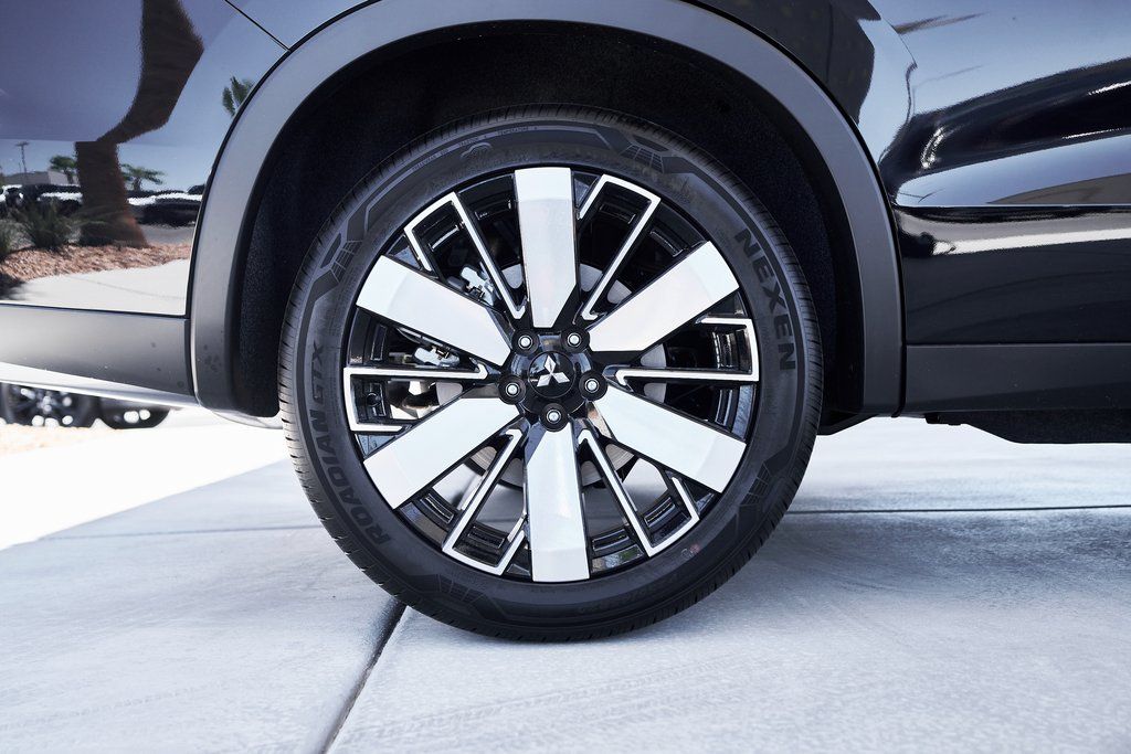 2025 Mitsubishi Outlander SE - Photo 9