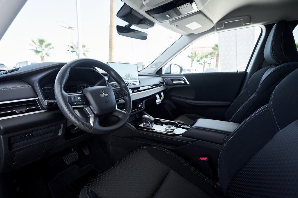 New 2025 Mitsubishi Outlander ES SUV